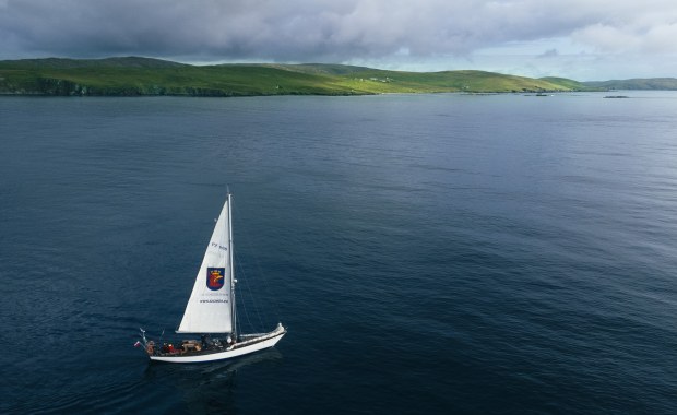 Połączyła ich Islandia. Zobacz film o rejsie "Daru Szczecina"