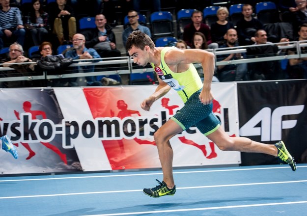 Polak Adam Kszczot w biegu na 800 m podczas międzynarodowego halowego mityngu lekkoatletycznego Copernicus Cup w Toruniu /Tytus Żmijewski /PAP