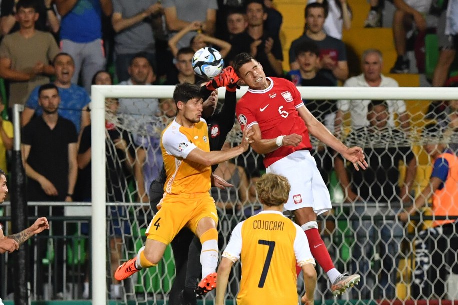 Polak Jan Bednarek (P) i Victor Mudrac (L) z Mołdawii /Piotr Nowak /PAP