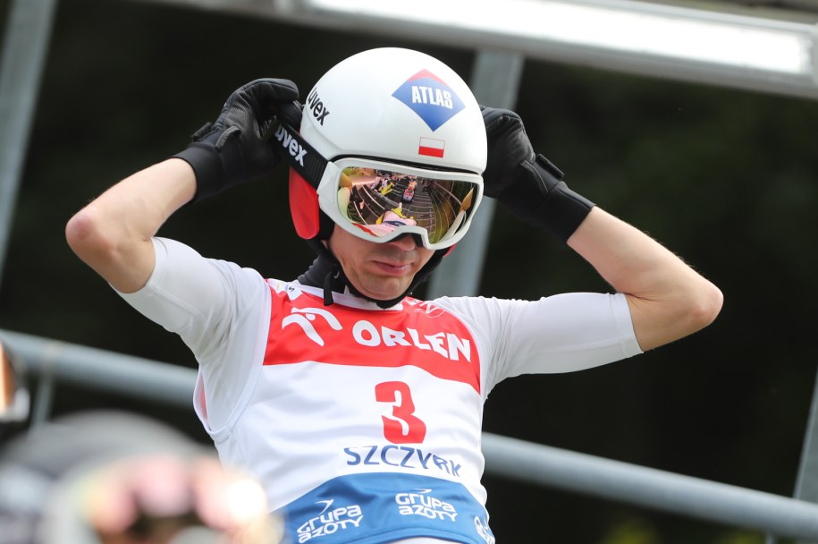 Polak Kamil Stoch podczas pierwszej serii treningowej przed jutrzejszym konkursem Letniej Grand Prix w skokach narciarskich w Szczyrku /Grzegorz Momot /PAP