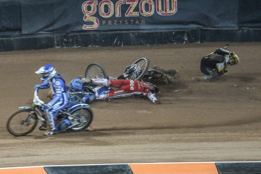 Polak uderzył głową o nawierzchnię toru /ANDERS WIKLUND /PAP/EPA