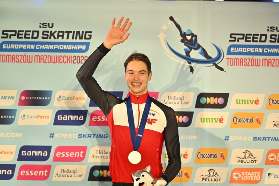 Polak Vladimir Semirunniy zdobył złoty medal w wyścigu na 500 m mężczyzn podczas mistrzostw Europy w łyżwiarstwie szybkim. /Piotr Polak /PAP