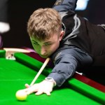 Polak żegna się z mistrzostwami świata w snookerze. Przegrał z legendą