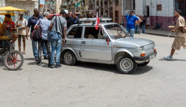 Polak zrobił biznes na Fiacie 126p. Sklep otworzył na drugim końcu świata