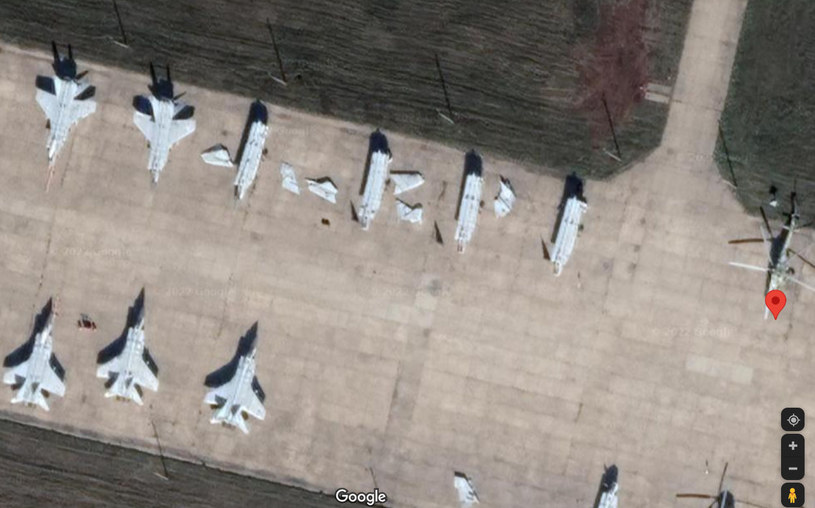 Połamane na części myśliwce to też ciekawy widok /Mapy Google /domena publiczna