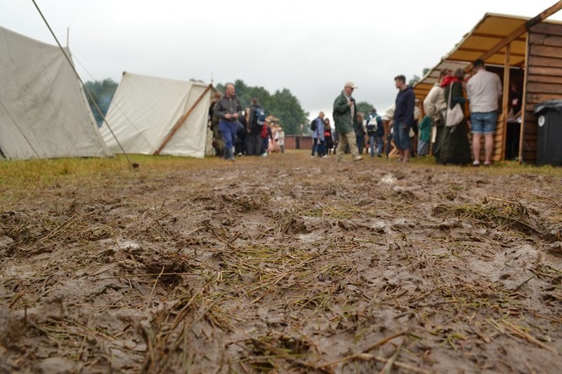Pole pod Grunwaldem zamieniło się w błoto /Paweł Balinowski /RMF FM