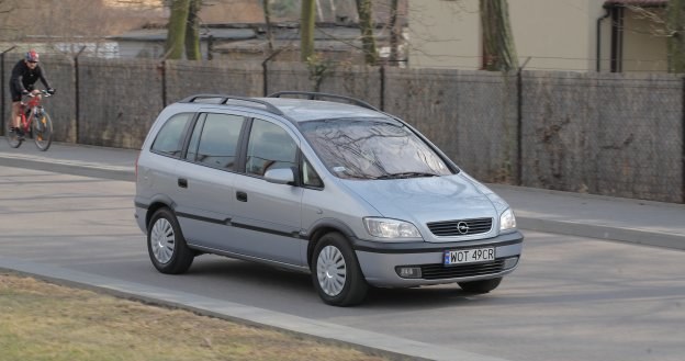 Polecamy bogato wyposażone wersje Elegance oraz OPC Line, która ma dodatkowo sportowe zawieszenie. /Motor