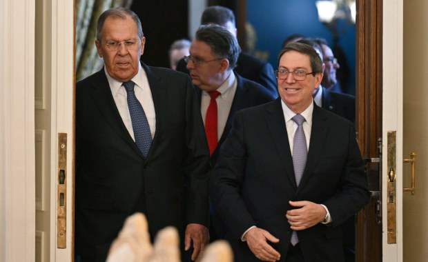 Poleciał do Moskwy po pomoc. Ale czy to coś da?