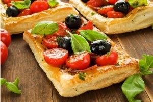 https://i.iplsc.com/polentowe-placuszki-a-la-pizza/0002L6B5RRKITP1Y-C102.jpg