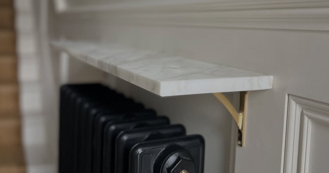 Поличку слід розмістити на відстані 10-15 см над радіатором, це забезпечить оптимальну циркуляцію повітря /Domena publiczna