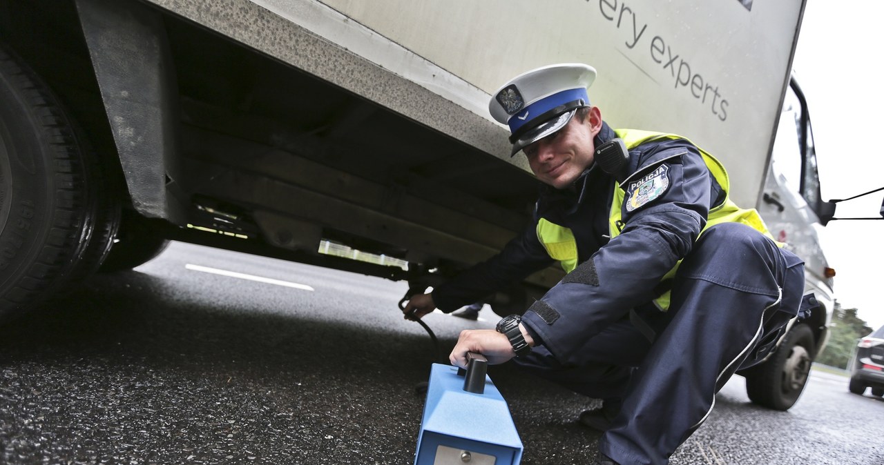 Policja będzie badała spaliny /Piotr Jędzura /Reporter