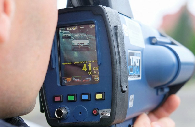 Policja chce kupić 100 nowych laserowych mierników prędkości. Pierwsze mają trafić do radiowozów już w lutym /Łukasz Solski / East News /Agencja SE/East News