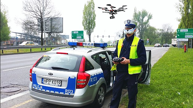 Policja chce używać dronów do kontroli kierowców. To rozwiązanie testuje drogówka ze Śląska. /Motor