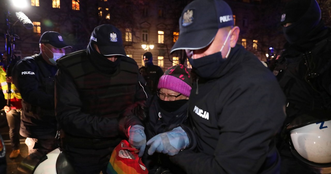 Policja chce wiedzieć, co o niej sądzą Polacy. Zleciła sondaż za 207 tys. złotych