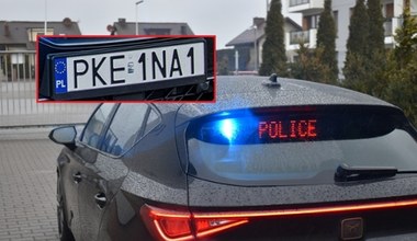 Policja chwali się nowym radiowozem. W sieci wrzawa. To przez te tablice