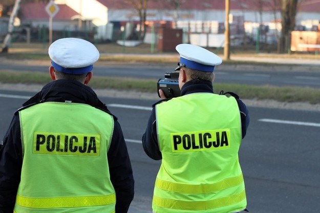 Policja coraz częściej zabiera prawa jazdy. A sądy je oddają /Fot. Piotr Jedzura /Reporter
