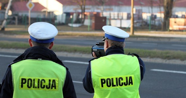 Policja coraz częściej zabiera prawa jazdy. A sądy je oddają /Fot. Piotr Jedzura /Reporter