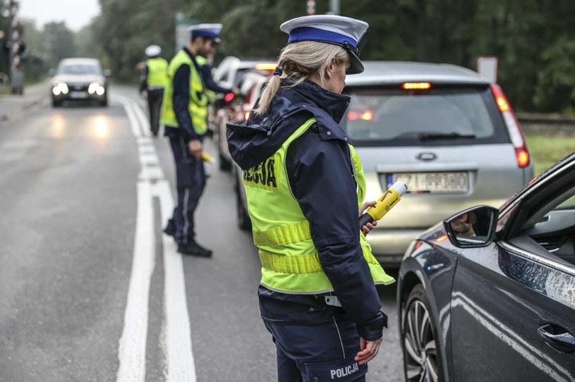 Policja często przeprowadza akcje badania trzeźwości kierowców. /PIOTR JEDZURA/REPORTER /East News