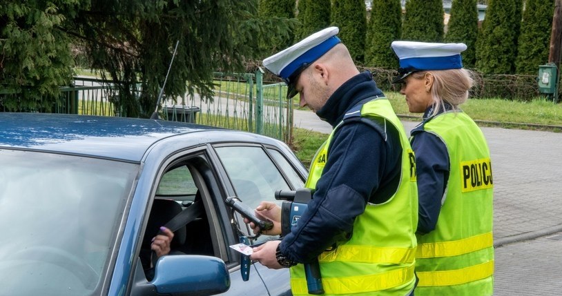 Policja często zabiera prawa jazdy za wyprzedzanie na przejściach dla pieszych /NewsLubuski /East News