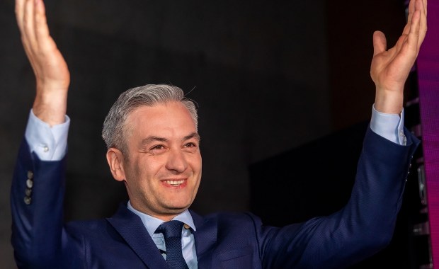 Policja dementuje: Nie Robert Biedroń, a młoda kobieta pomogła chłopcu po wypadku w Taborze