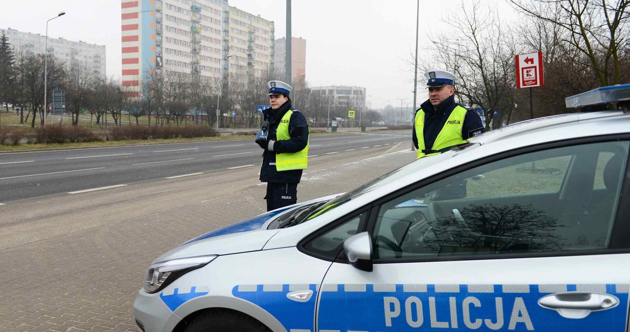 Policja dokonuje kontroli prędkości /Adam STASKIEWICZ/East News /East News