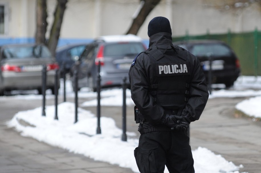 Policja ewakuowała dworzec /Marcin Bielecki /PAP