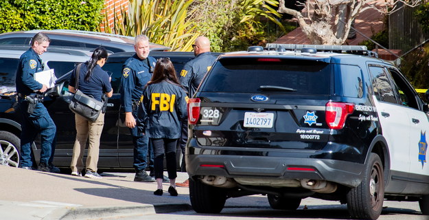 Policja i FBI przed domem Nancy Pelosi /Arthur Dong /PAP/EPA