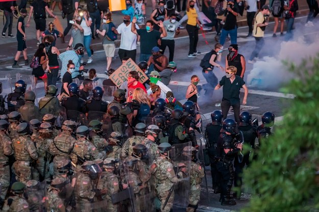 Policja i Gwardia Narodowa w czasie protestów w Atlancie /ERIK S. LESSER /PAP/EPA