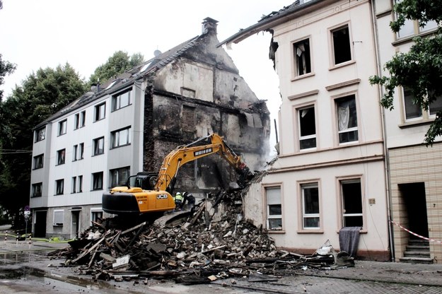 Policja i służby budowlane przeprowadziły inspekcję budynku, w którym doszło do eksplozji /Christoph Petersen /PAP/EPA