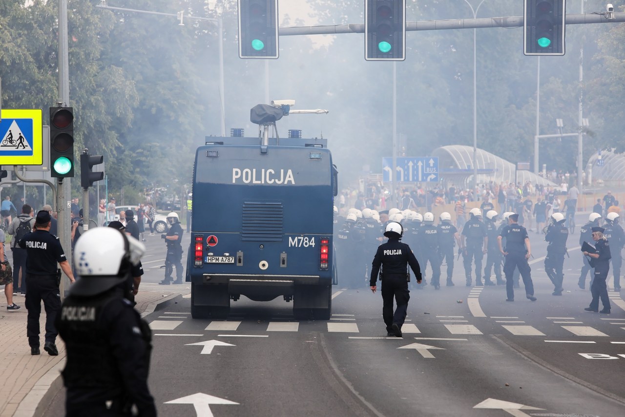 Policja identyfikuje sprawców chuligańskich zajść w Białymstoku