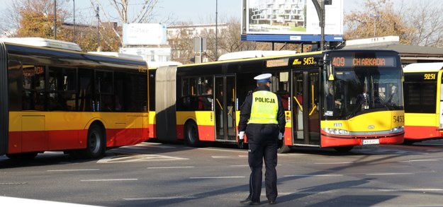 Policja kieruje ruchem przy Powązkach /Jakub Rutka /RMF FM