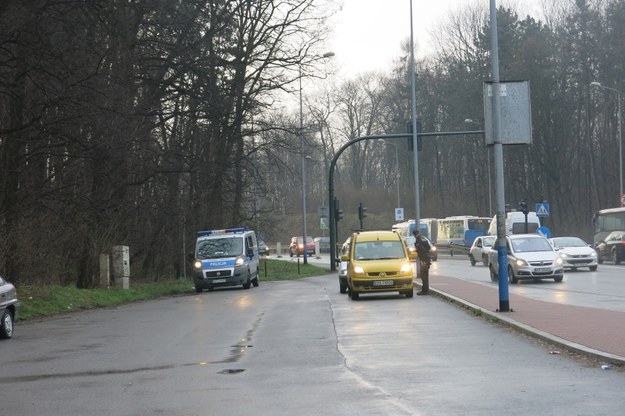 Policja kontroluje kierowców korzystających z bus-pasa /Józef Polewka /RMF FM