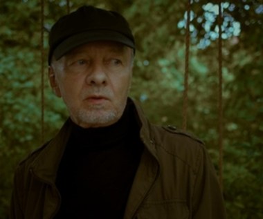 "Policja, mafia, biznes i polityka - jak mówi jeden z bohaterów filmu: 'Politycy po władzę idą nie po to, żeby bronić niewinnych, ale po to, żeby chronić winnych' - podsumowuje Bromski.