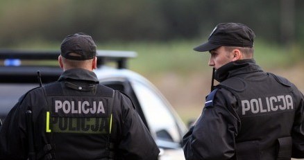 Policja może otrzymać wręcz nieograniczone możliwości śledzenia internautów  fot. Artur Barbarowski /Agencja SE/East News