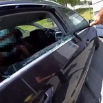 Policja musiała uwolnić 25-latka z samochodu. Powodem funkcja "Safe"? 