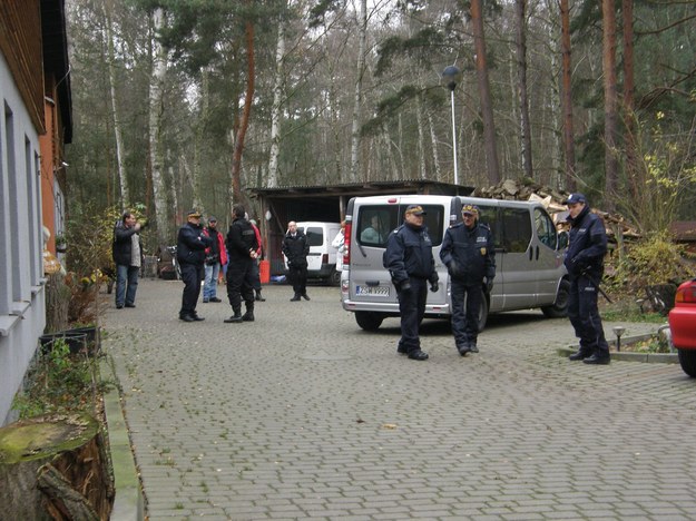 Policja musiała wejść siłą do schroniska /Aneta Łuczkowska /RMF FM