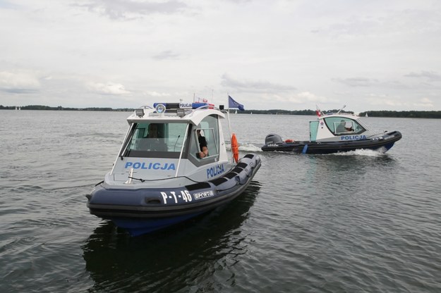 Policja na jeziorze Kisajno /Tomasz Waszczuk /PAP