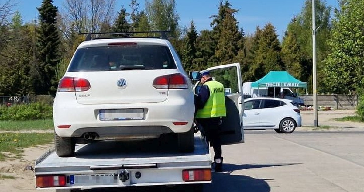 Policja na miejsce wezwała lawetę /Policja