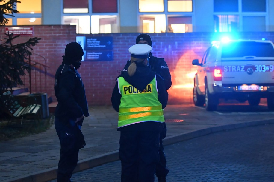 Policja na miejscu pożaru /Marcin Bielecki /PAP