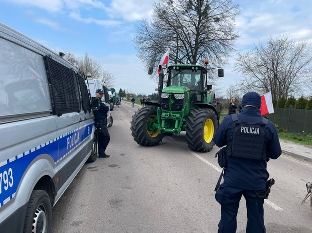 Policja na miejscu rolniczego protestu w Hrubieszowie /Krzysztof Kot /RMF FM