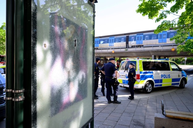 Policja na miejscu strzelaniny w Sztokholmie /Jessica Gow  /PAP/EPA