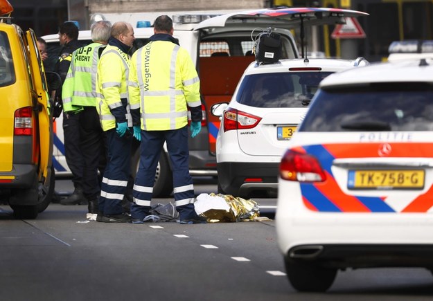 Policja na miejscu strzelaniny /ROBIN VAN LONKHUIJSEN /PAP/EPA