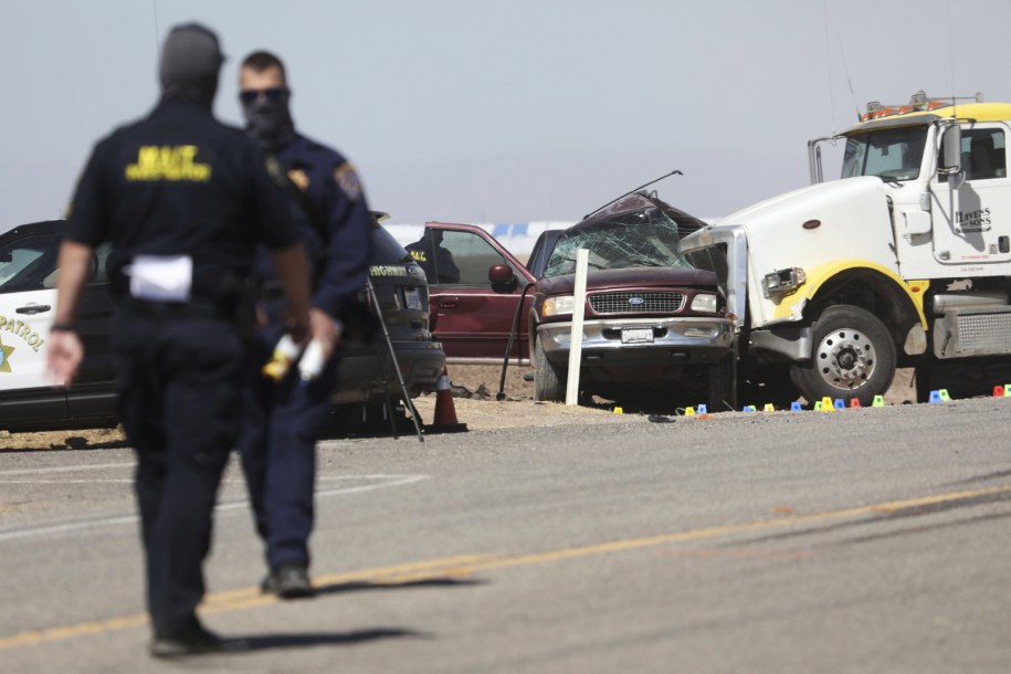 Policja na miejscu wypadku /Sandy Huffaker /PAP/EPA