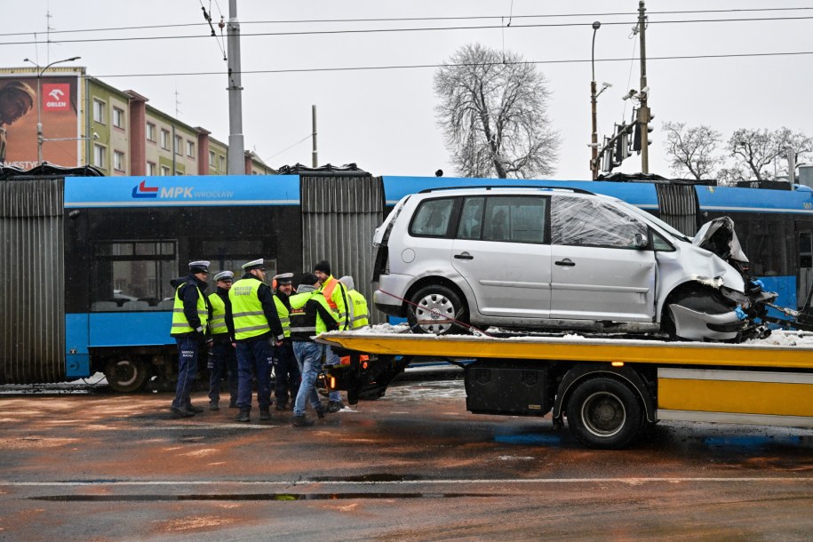 Policja na miejscu wypadku /Maciej Kulczyński /PAP