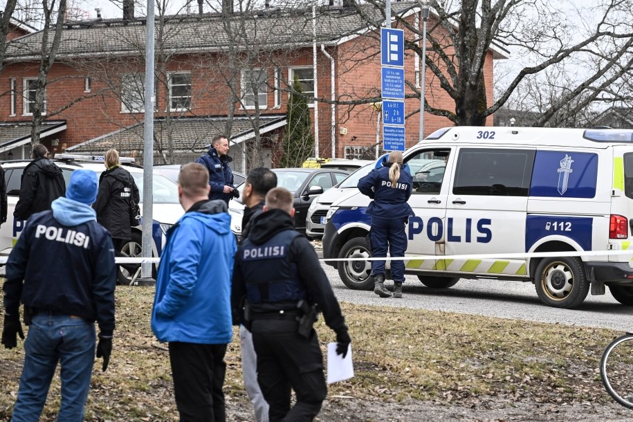 Policja na miejscu zbrodni /Kimmo Brandt /PAP/EPA