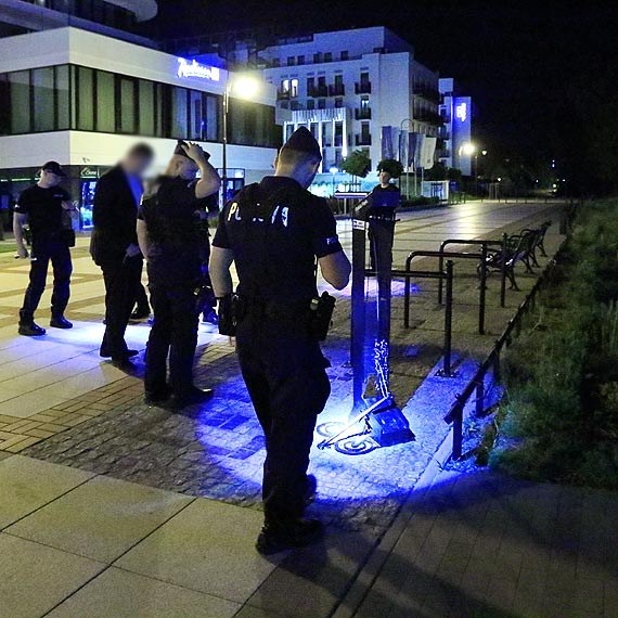 Policja na miejscu zdarzenia w Świnoujściu /Źródło: Sławomir Ryfczyński/ iswinoujscie.pl /