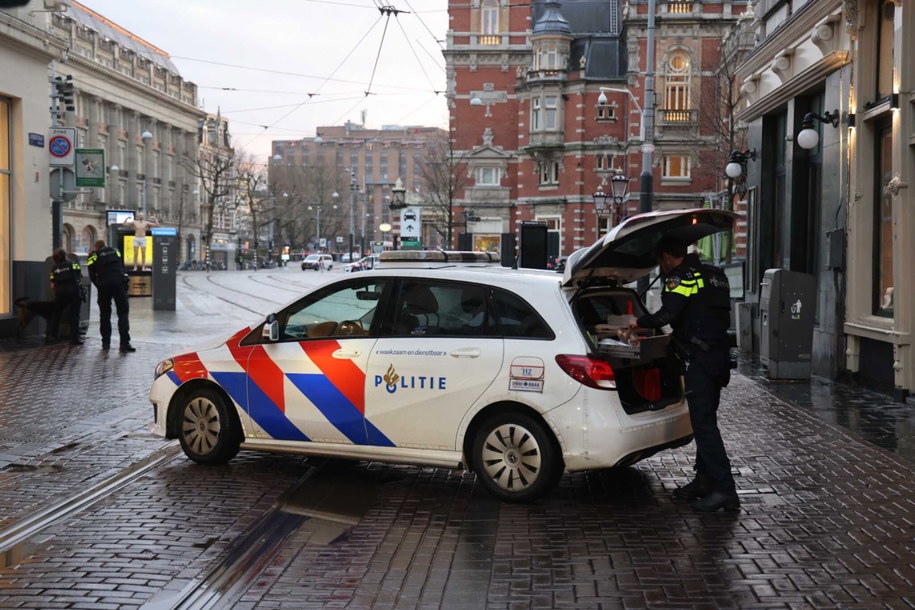 Policja na miejscu zdarzenia /LAURENS BOSCH /PAP/EPA