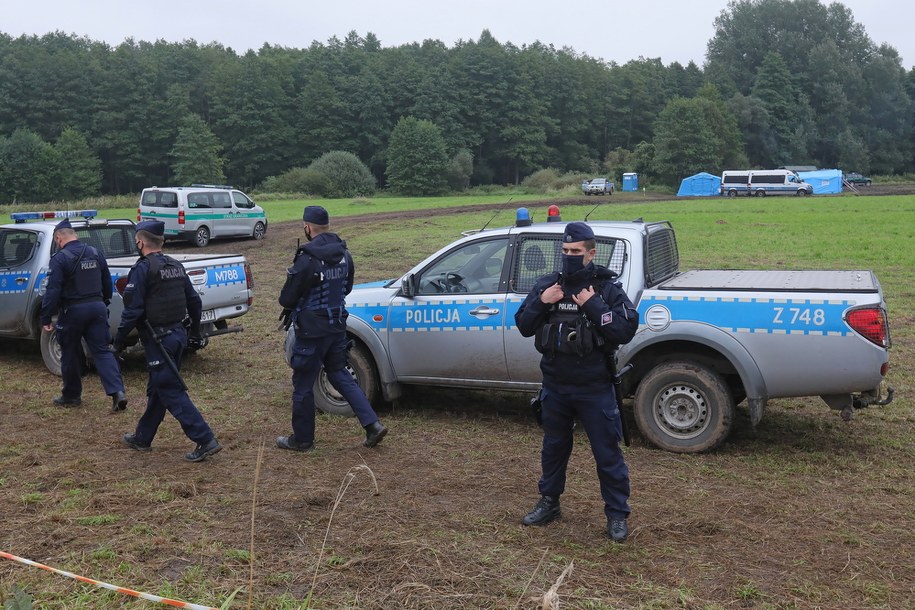 Policja na polsko-białoruskiej granicy w pobliżu miejscowości Usnarz Górny / 	Artur Reszko    /PAP
