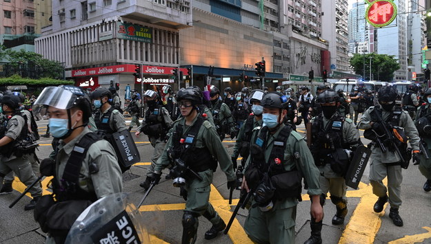Policja na ulicach Hongkongu /MIGUEL CANDELA /PAP/EPA