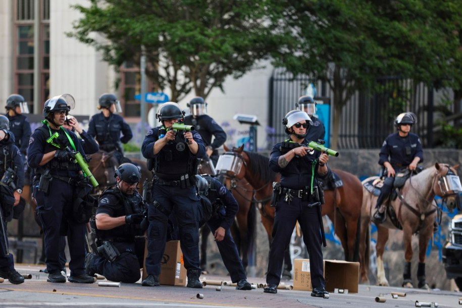 Policja na ulicach Los Angeles /allison dinner /PAP/EPA
